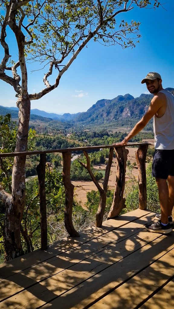 Blick auf die Landschaft von Laos Podcast