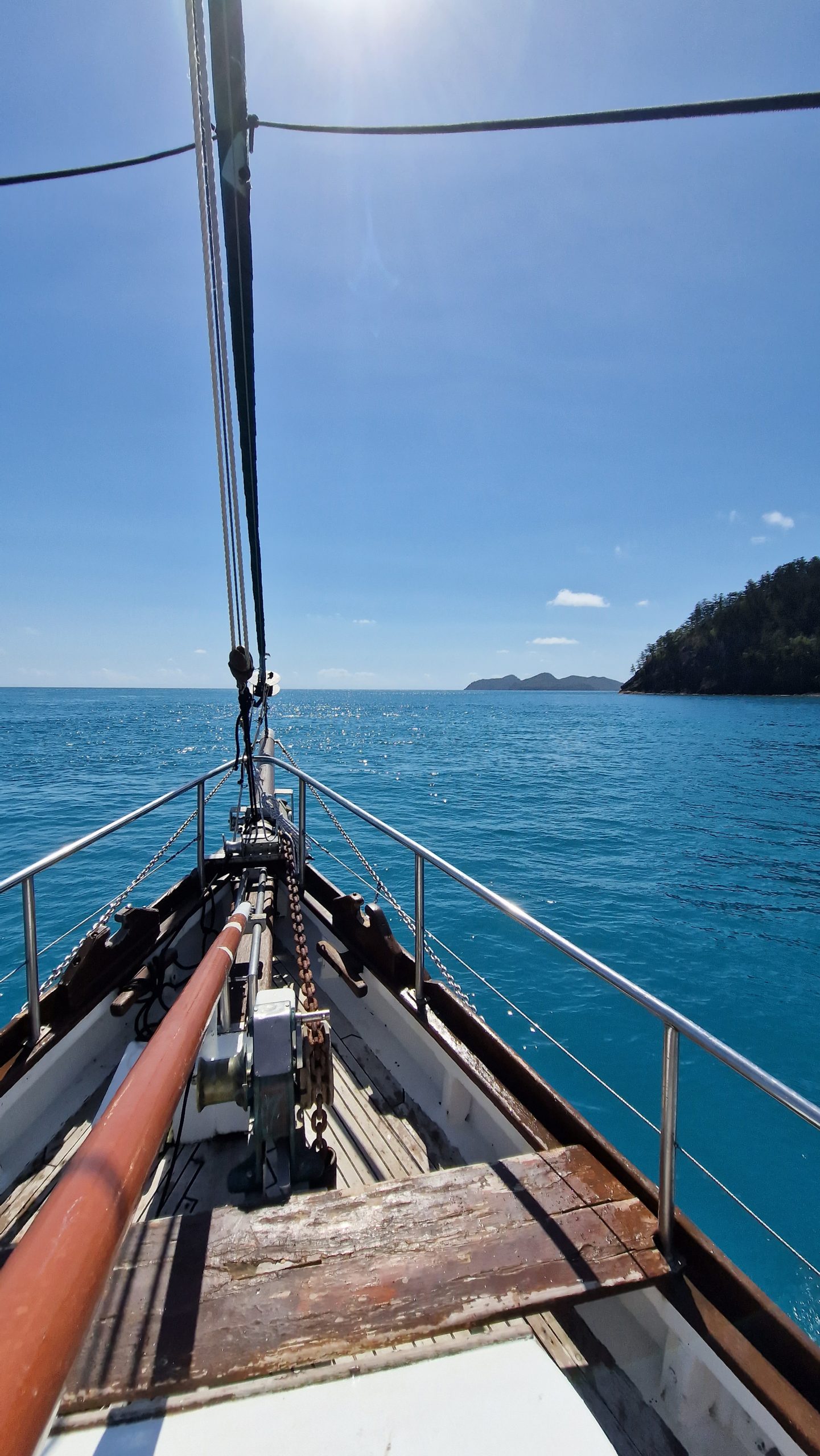 Mit dem Segelboot entlang der Inseln, Whitsunday Islands, Queensland, Australien