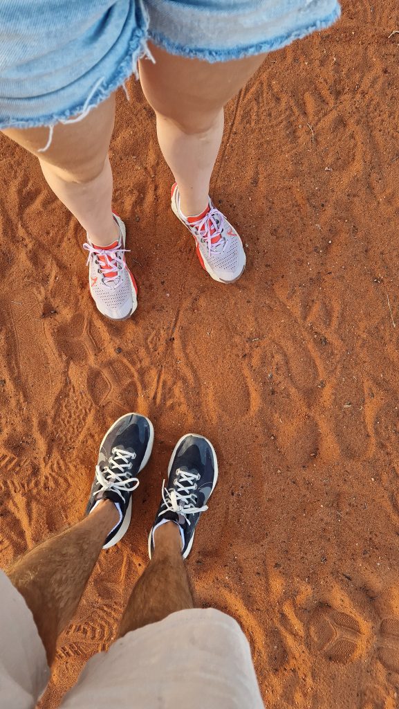 Der rote Sand des Outbacks, Uluru (Ayers Rock), Australien