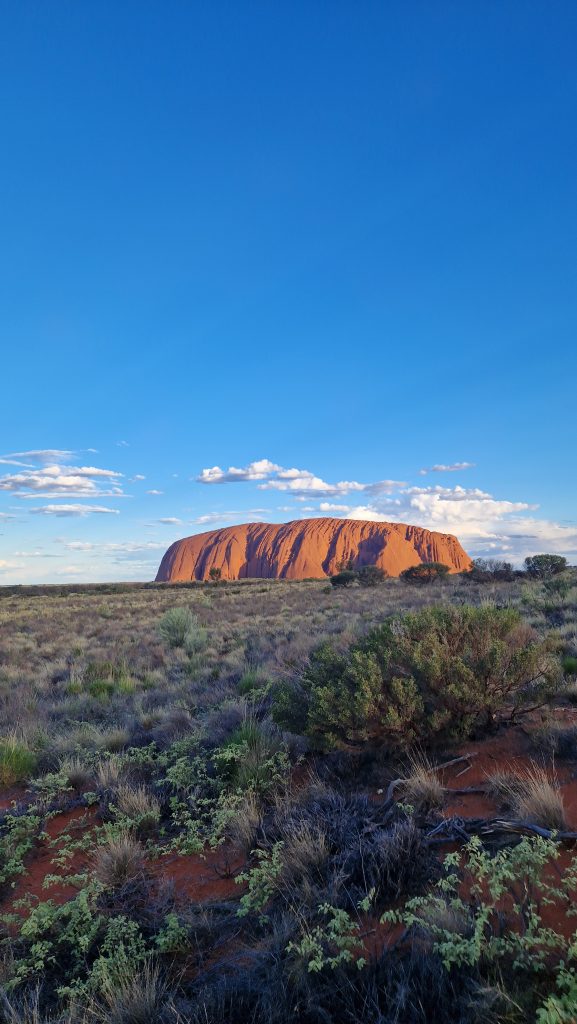 Der Uluru leuchtet in den letzten Sonnenstrahlen, Uluru (Ayers Rock), Australien