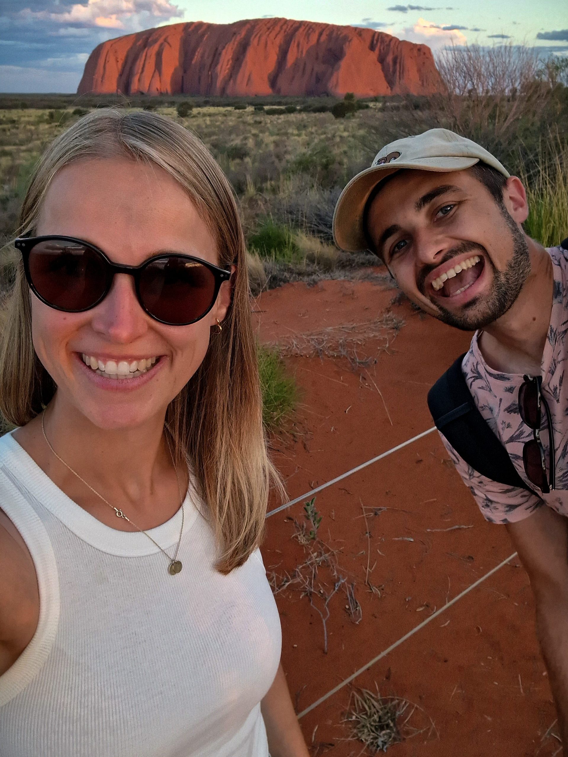 Hey Welt! Reisepodcast & Blog Lena und Philippe am Uluru