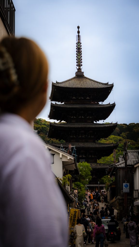 Blick auf die Yasaka Pagoda (Hōkan-ji Temple) im traditionellen Gion Viertel in Kyoto