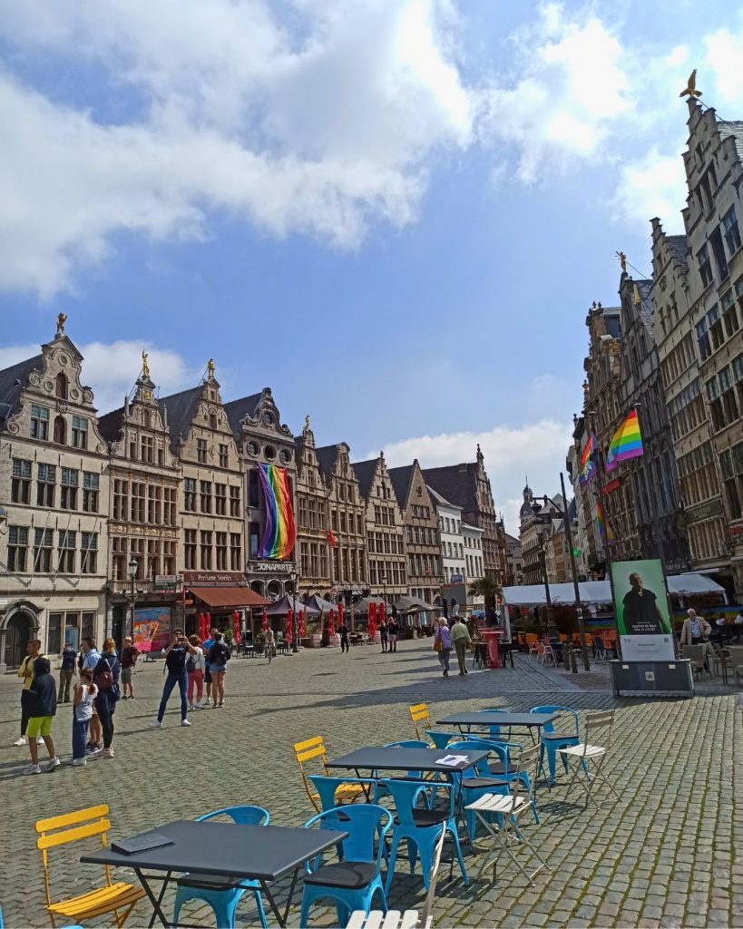 Blick auf die Straßen von Antwerpen am Groten Markt