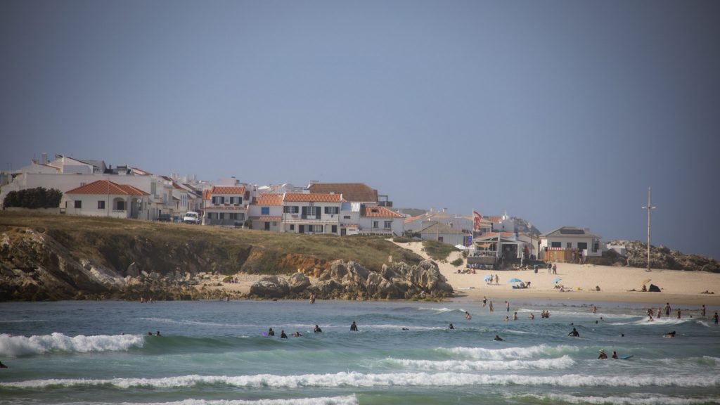 Surfer am Strand von Baleal.